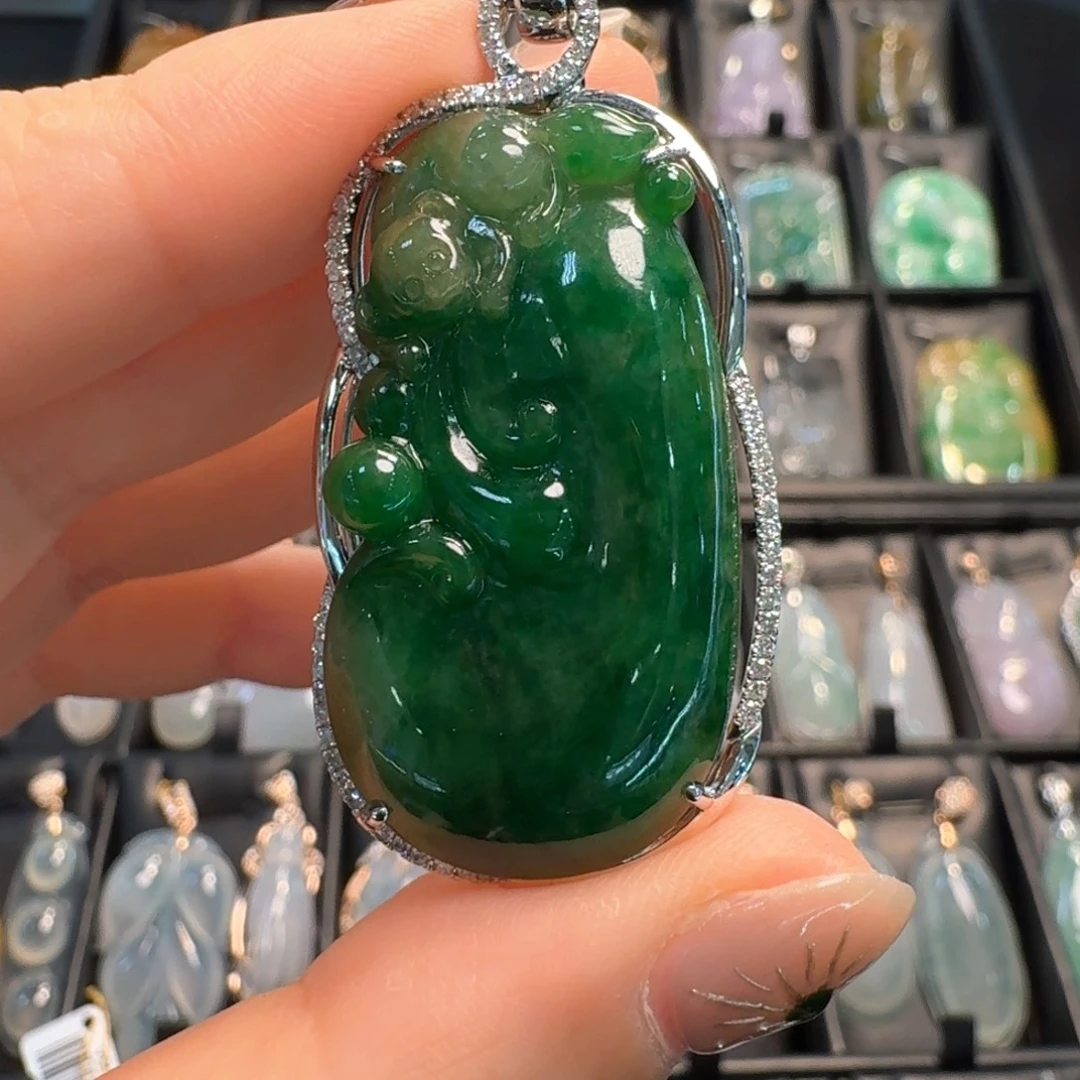 翡翠18K金镶嵌项链如意