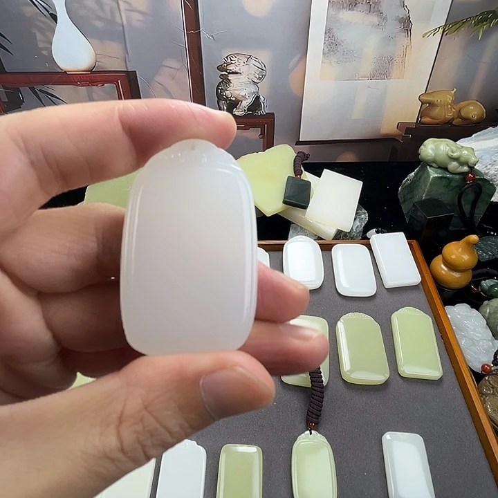 爱***娘玉暖白三五圆头无事牌