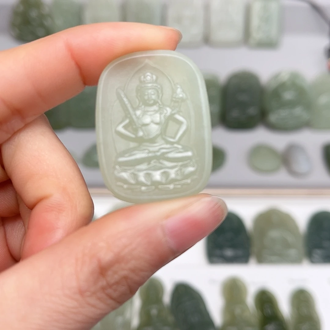 和田玉颈饰未镶嵌六***?