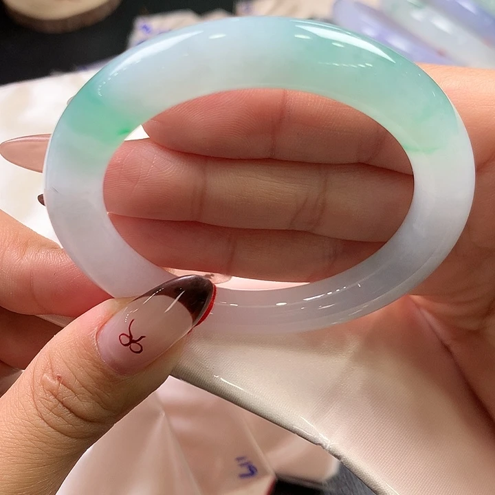 翡翠未镶嵌手镯（圆镯）36号