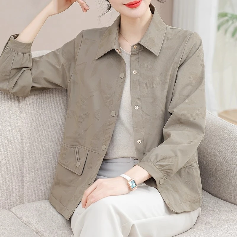 小个子妈妈外套春秋款洋气休闲上衣2025新款中老年人女装春装衬衫