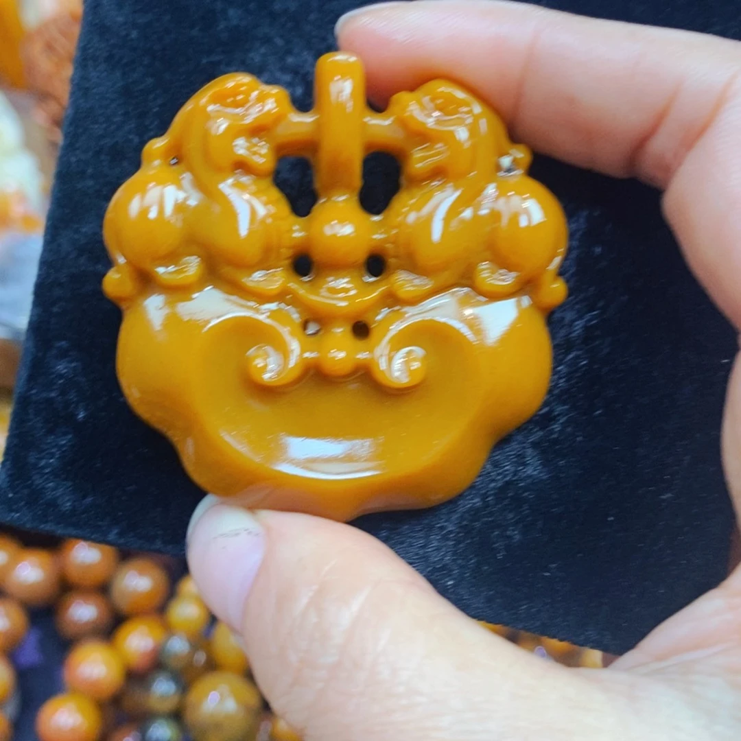 未镶嵌石英质玉（黄龙玉）吊坠(不含链)