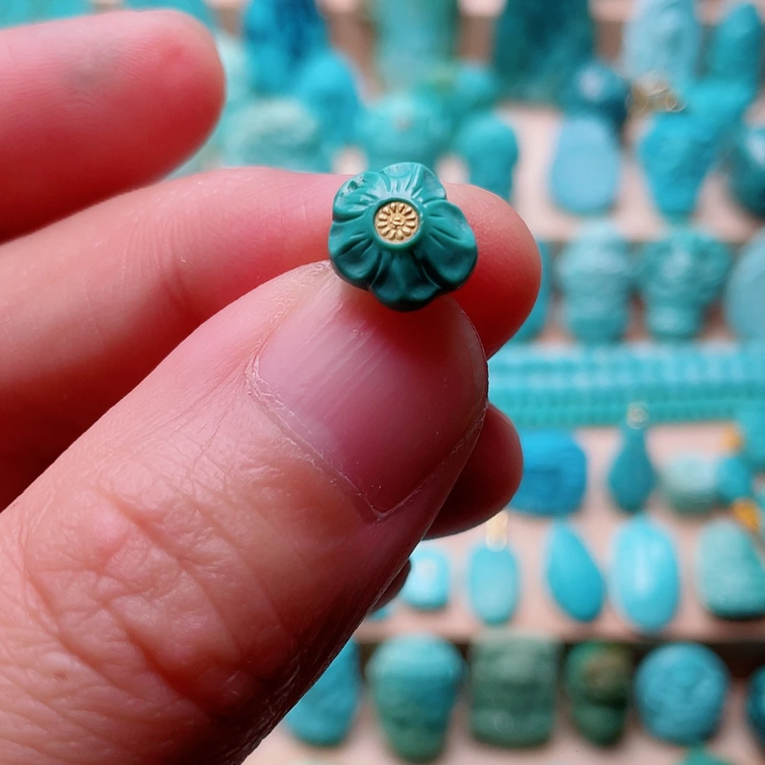 绿松石未镶嵌颈饰