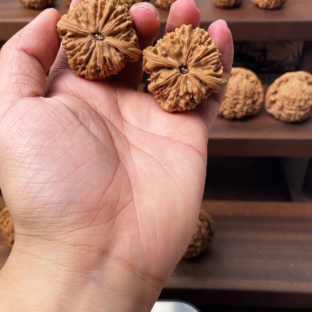 久***.文玩核桃吊坠南疆石