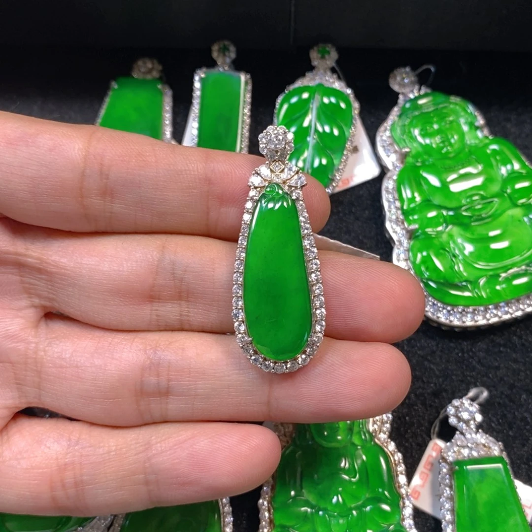 颈饰银S925镶嵌翡翠福瓜吊坠