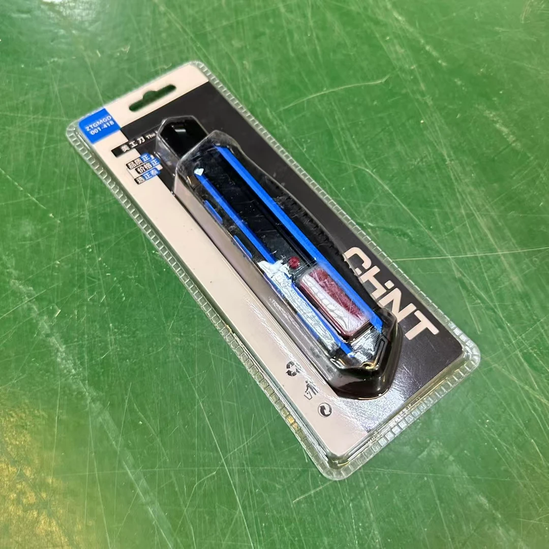 美工刀红黑色美工刀