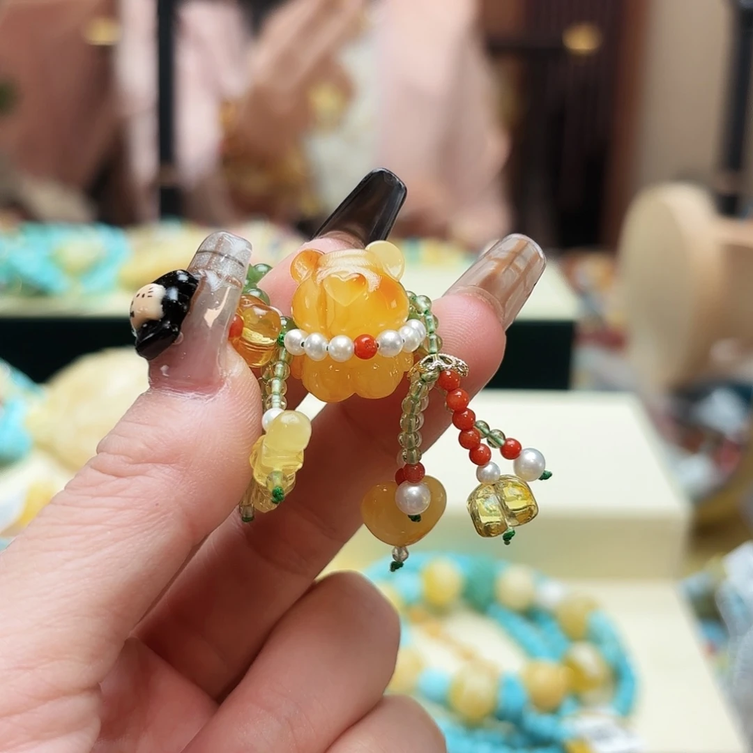 琥珀手镯未镶嵌琥珀