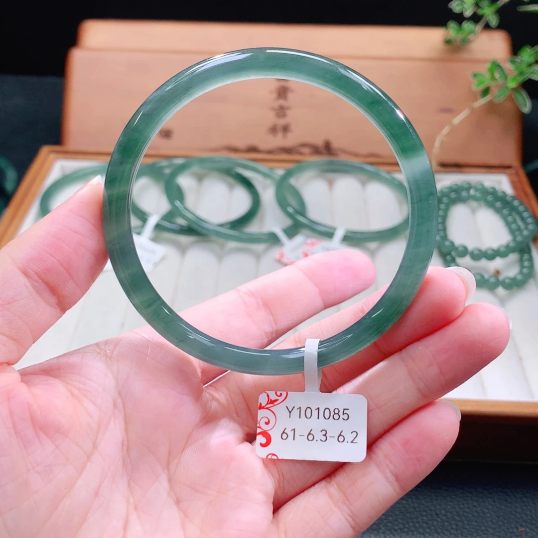 翡翠手镯（圆镯）未镶嵌