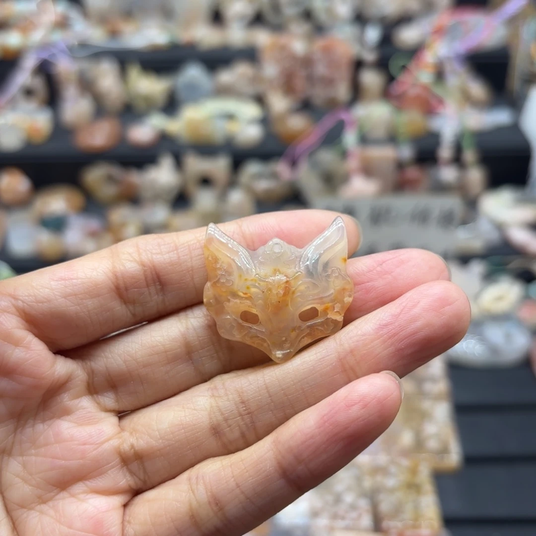 玛瑙/玉髓未镶嵌颈饰狐狸面具有瑕