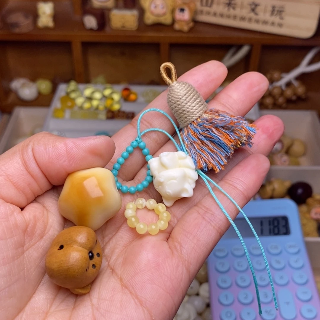 喵***月猴头核桃吊坠星星小熊九尾狐蜜卡绿跑小卡其流苏