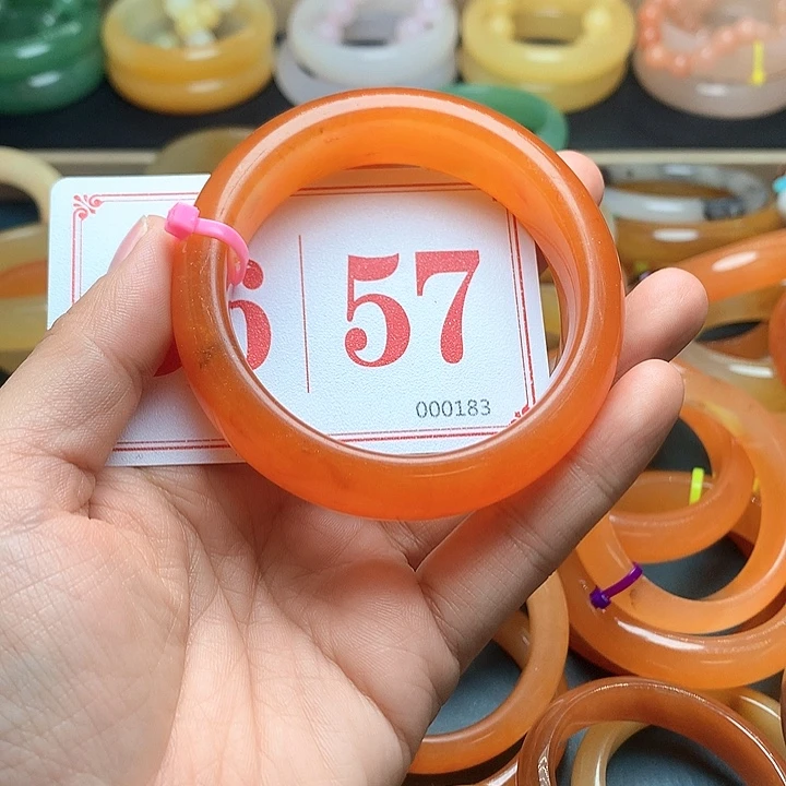 未镶嵌石英质玉（黄龙玉）手镯