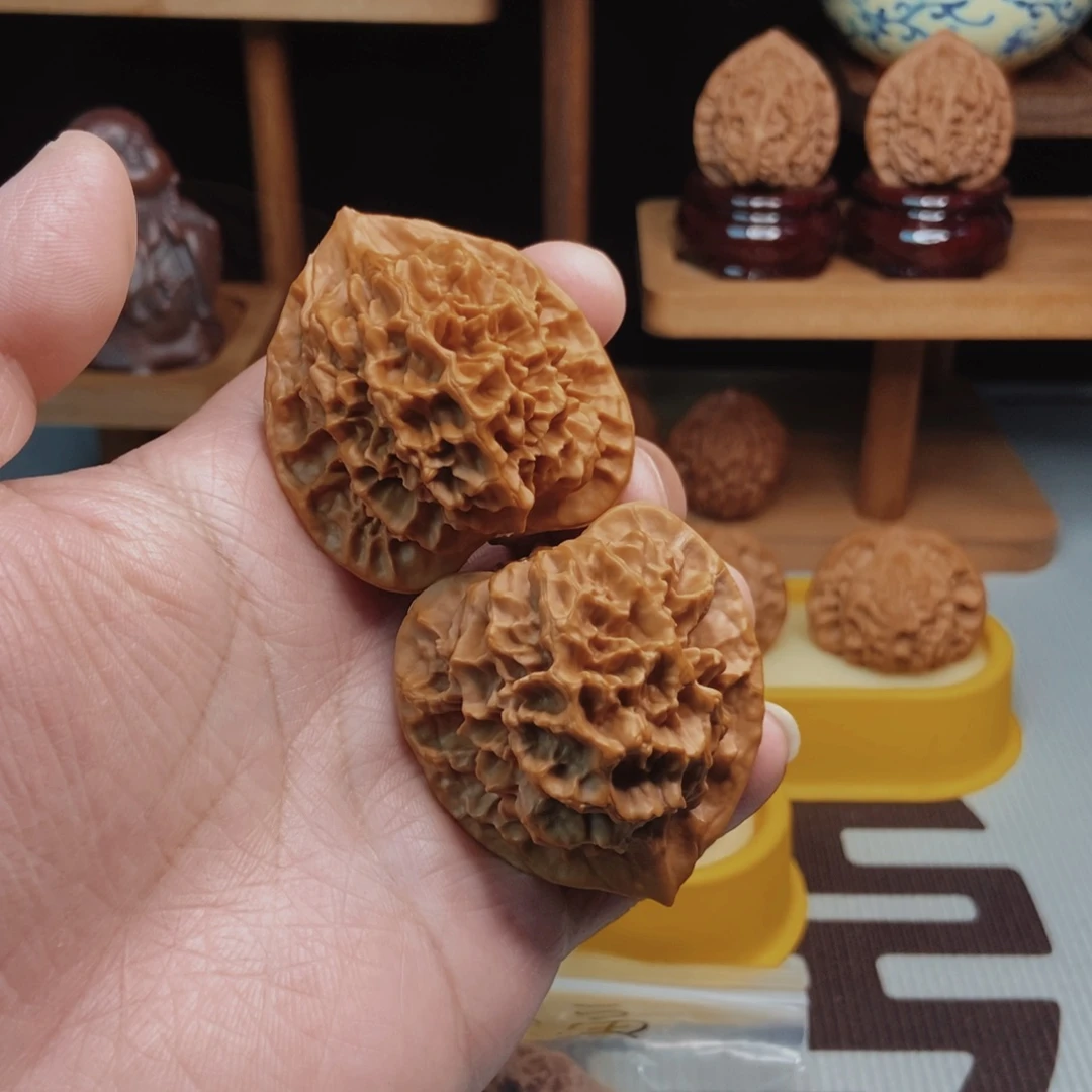 福利帝王龙鳞纹核桃手把件！！！