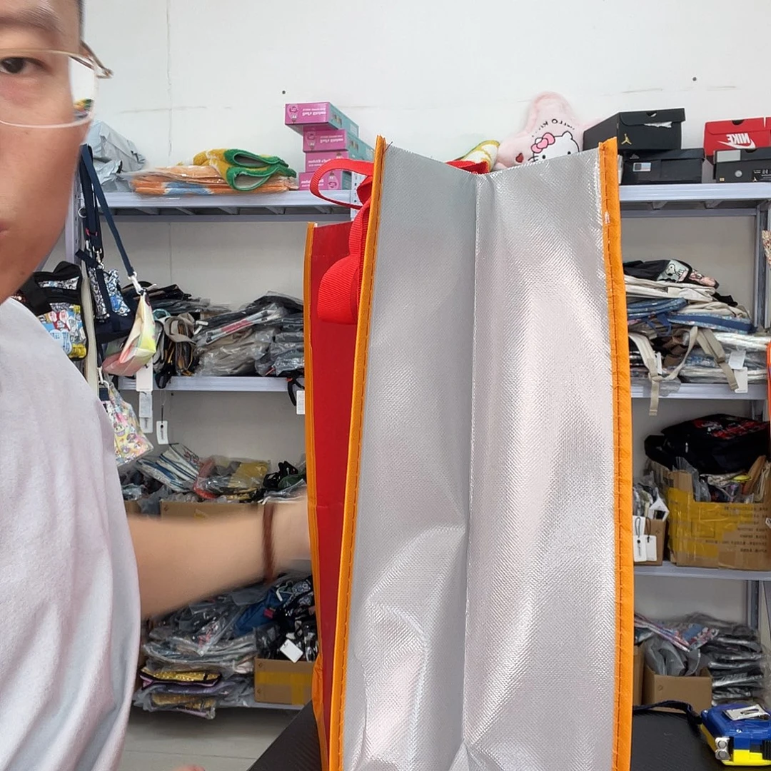 PU化妆包等产品和产品