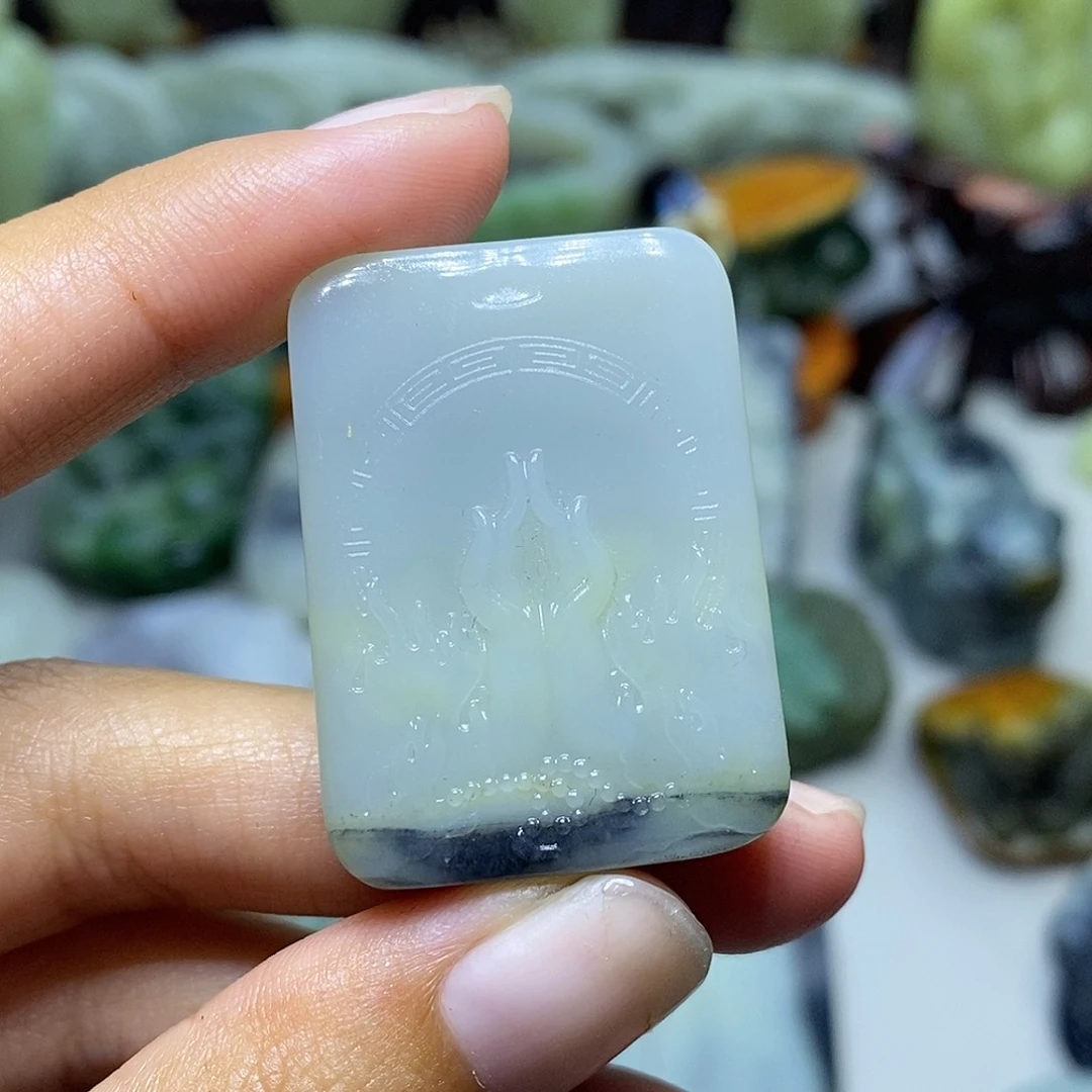 和田玉未镶嵌颈饰灑****光