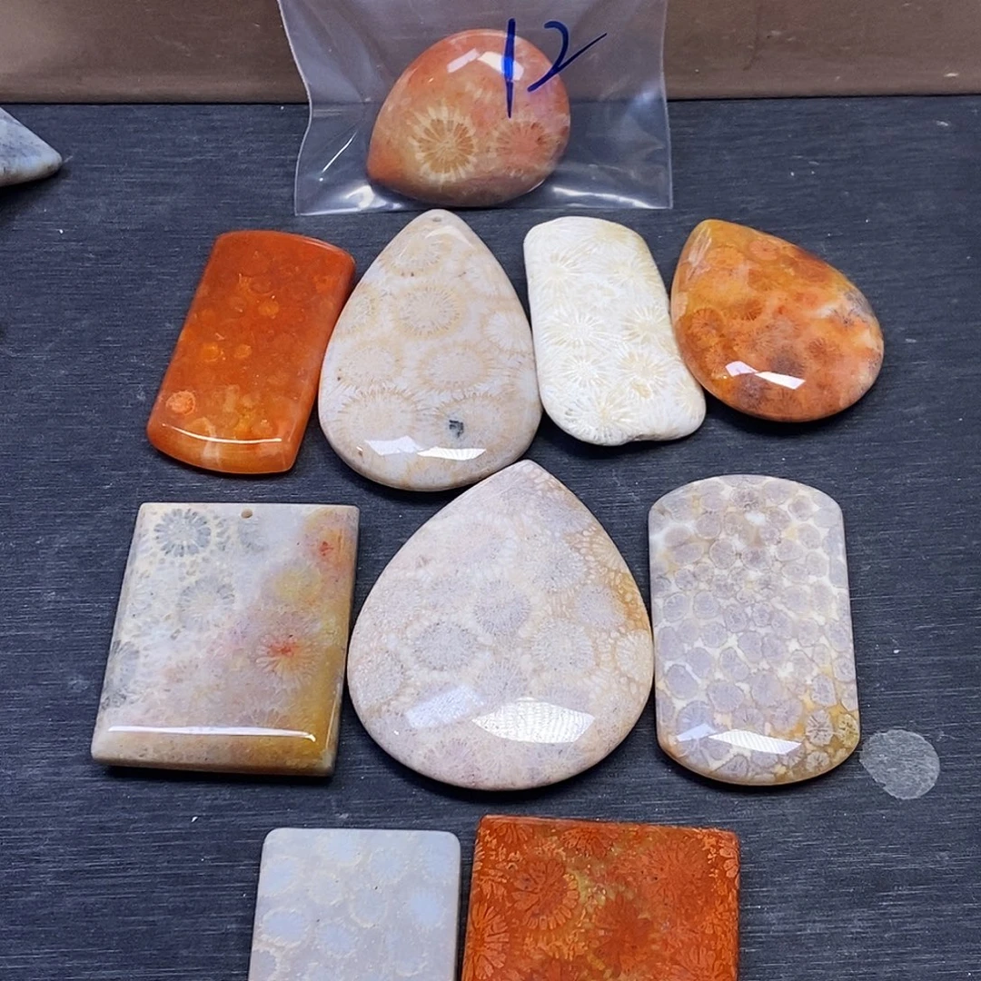 冒***冒硅化玉合金颈饰吊坠