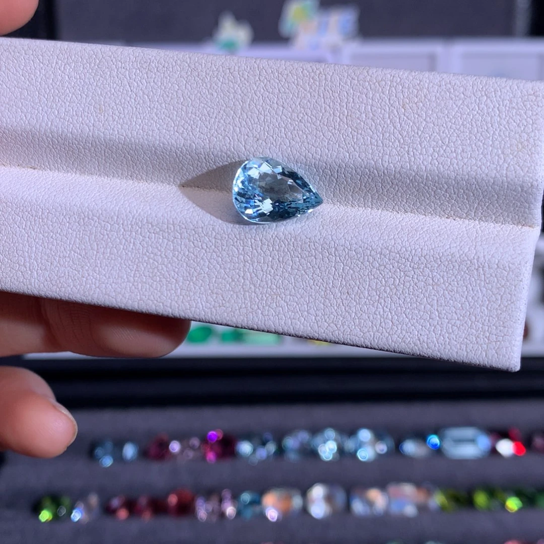 笔搁未镶嵌海蓝宝石2.3ct