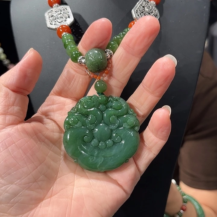 颈饰未镶嵌和田玉