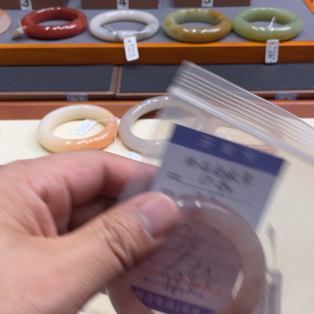 未镶嵌手镯石英质玉小**³