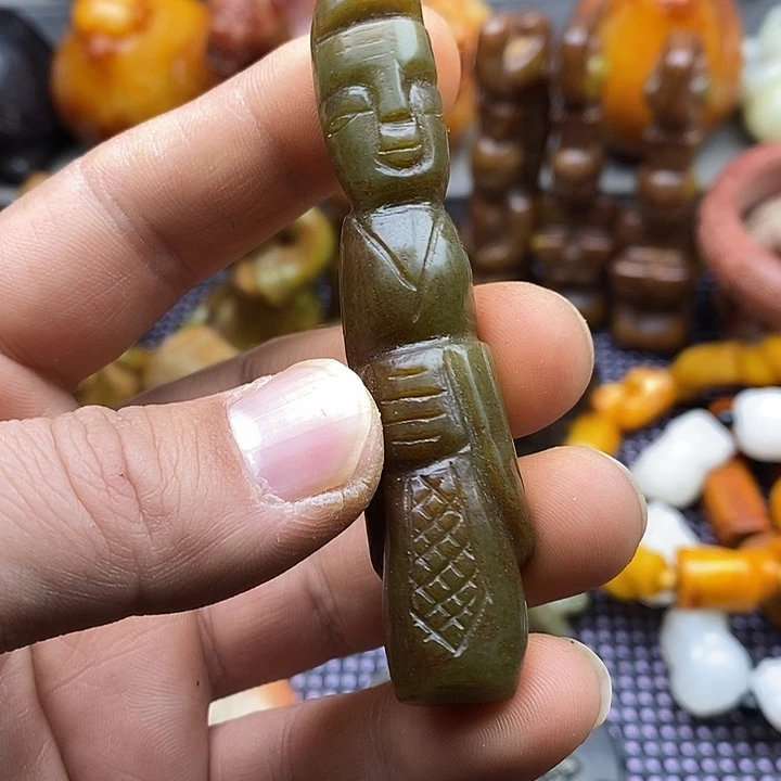 未镶嵌蛇纹石玉颈饰