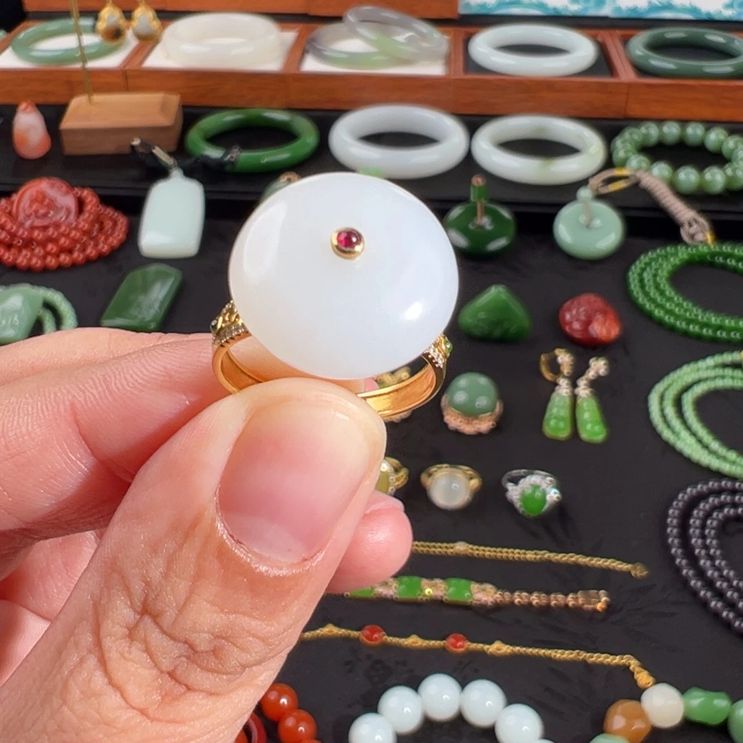 小***莫和田玉（白玉）18K金镶嵌戒指