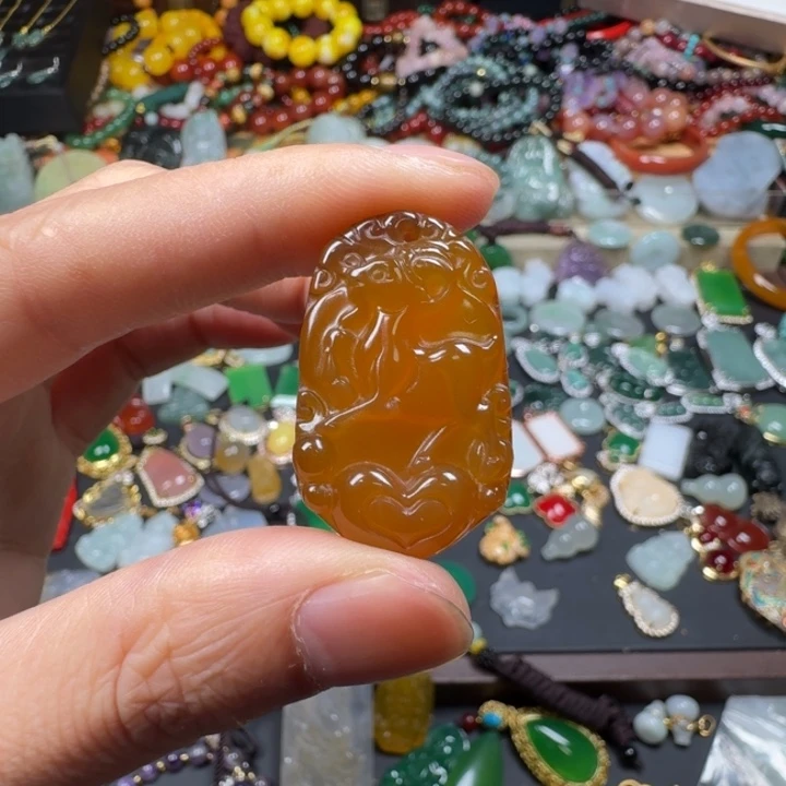 未镶嵌颈饰玛瑙/玉髓羊牌吊坠
