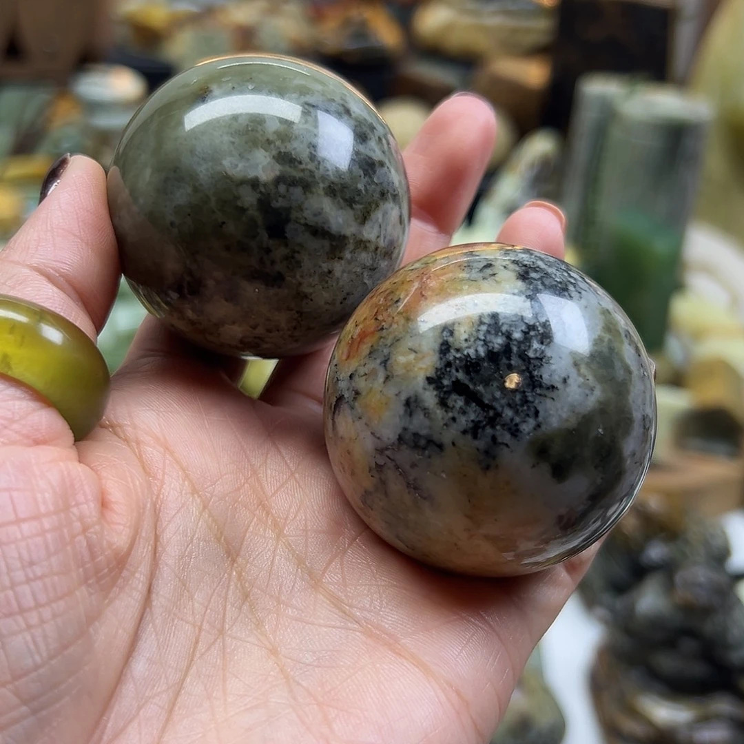 岫玉未镶嵌颈饰花玉手球一对