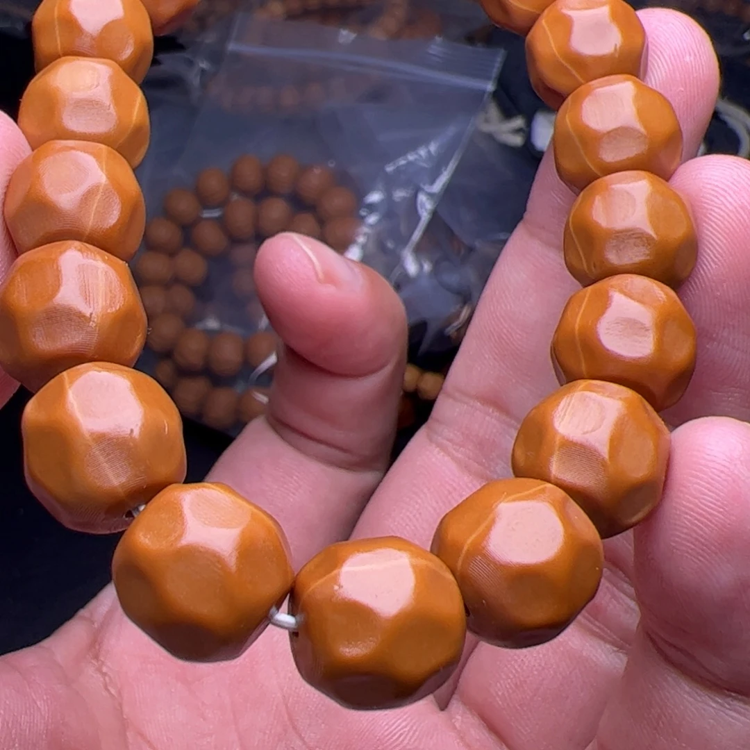 张***东猴头核桃吊坠哦据咯