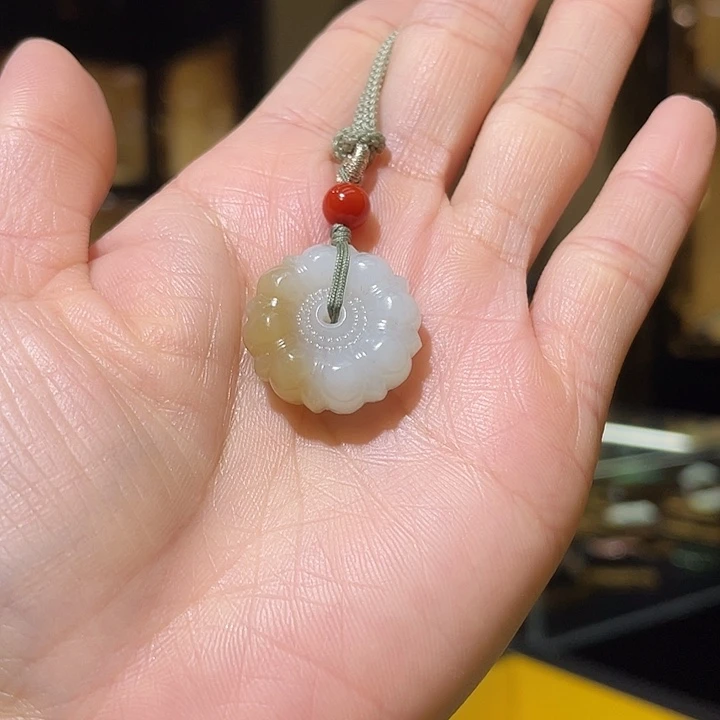 颈饰未镶嵌和田玉小雏菊平安扣