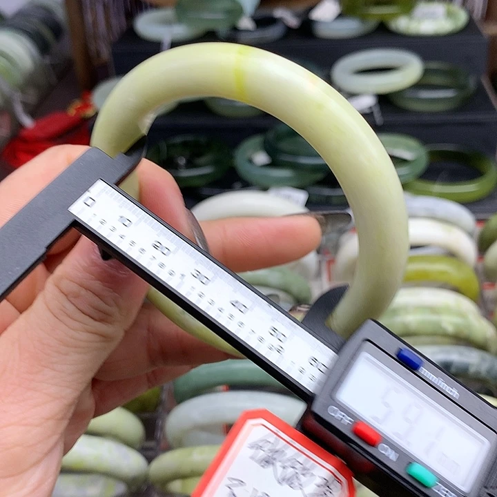 蛇纹石玉手镯未镶嵌156