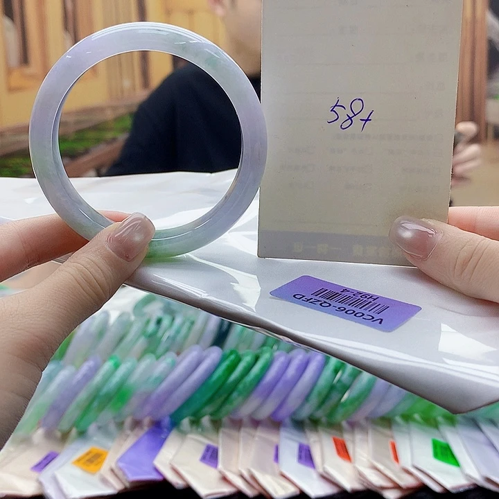 翡翠手镯未镶嵌Hhh