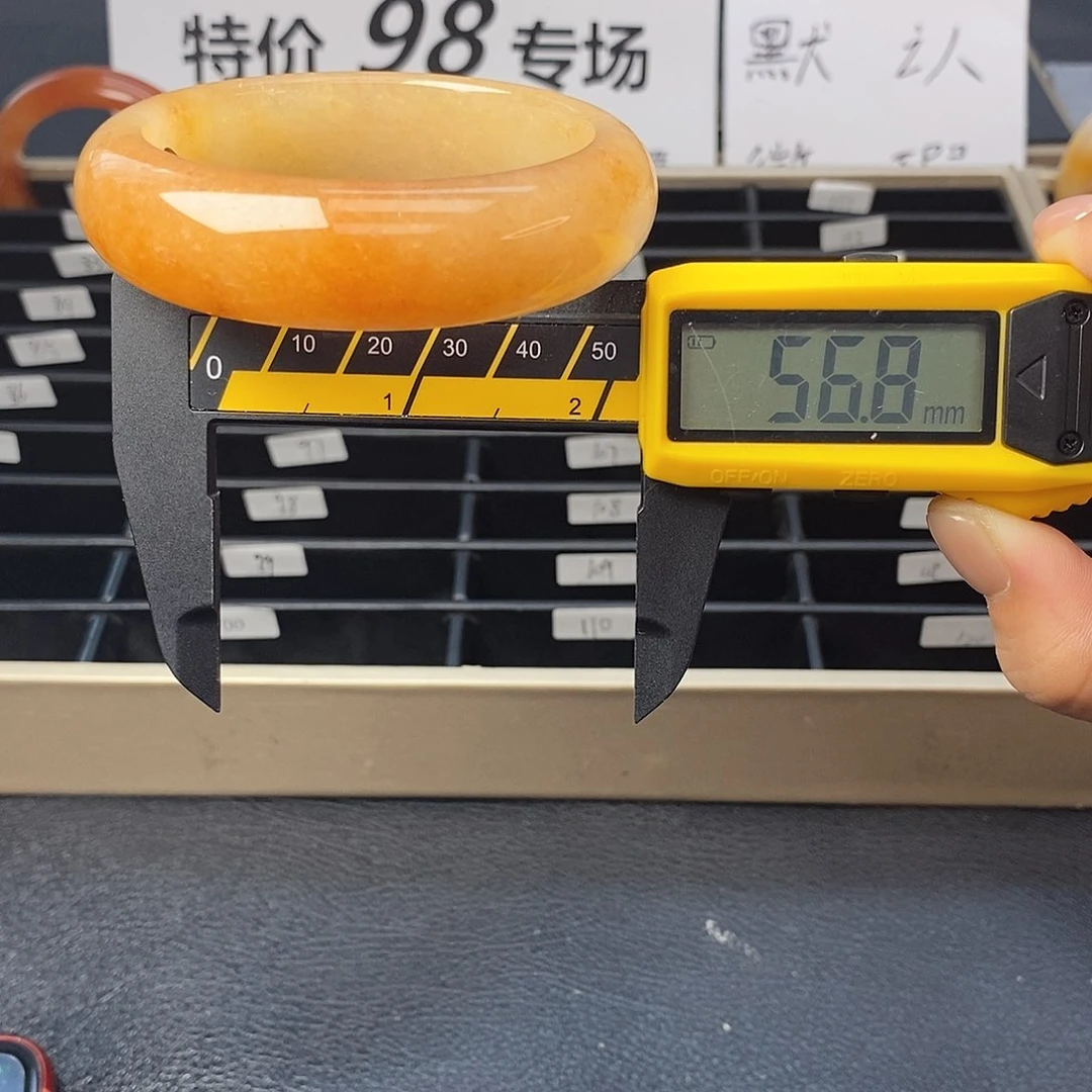 未镶嵌石英质玉（黄龙玉）手镯82号