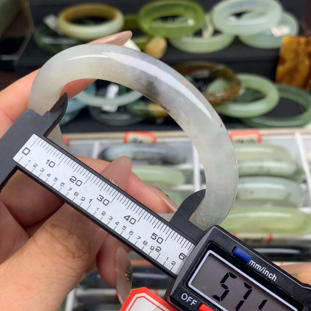 蛇纹石玉未镶嵌手镯999