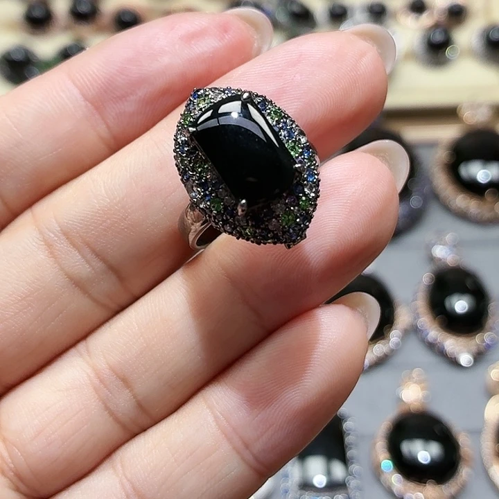 翡翠18K金镶嵌戒指