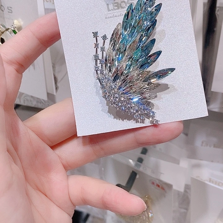 铜合金锆石蝴蝶胸针 施家水晶