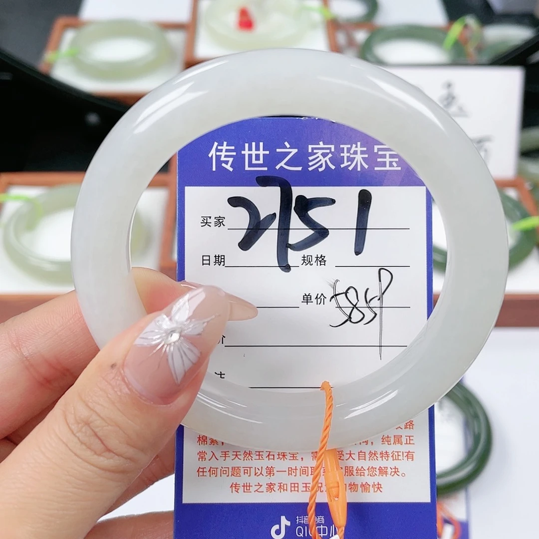 和田玉手镯未镶嵌