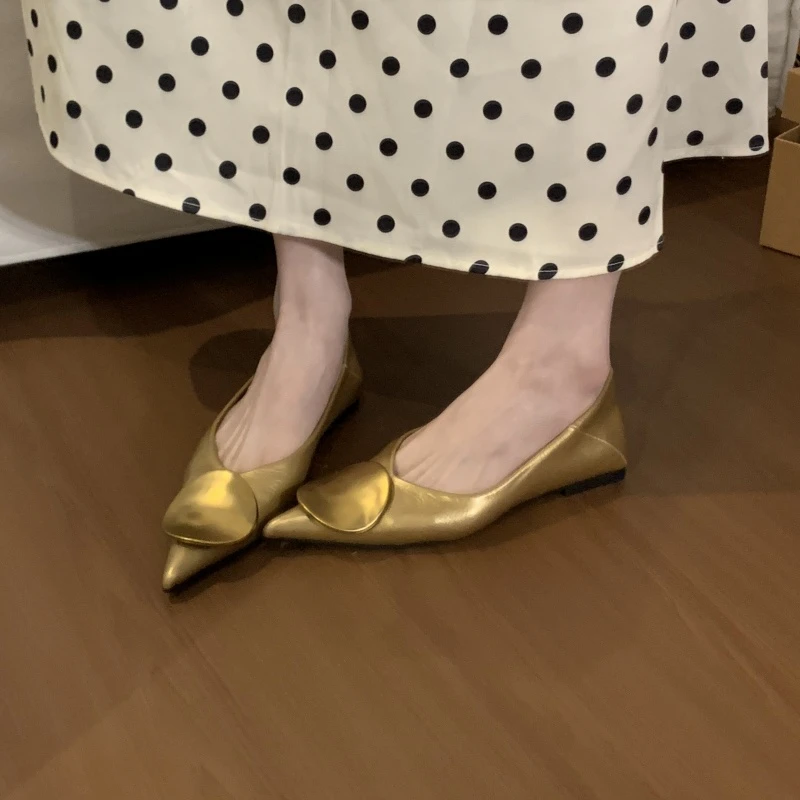 法式高级感圆扣尖头平底鞋百搭不累脚温柔晚风绝美银色通勤单鞋女