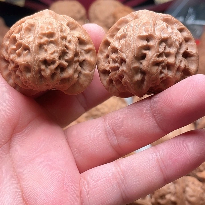 桃核把件晨****づ零点文玩野果宫灯4.4