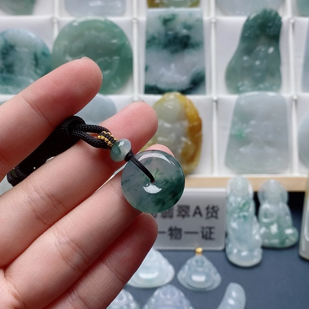 翡翠未镶嵌颈饰平安扣