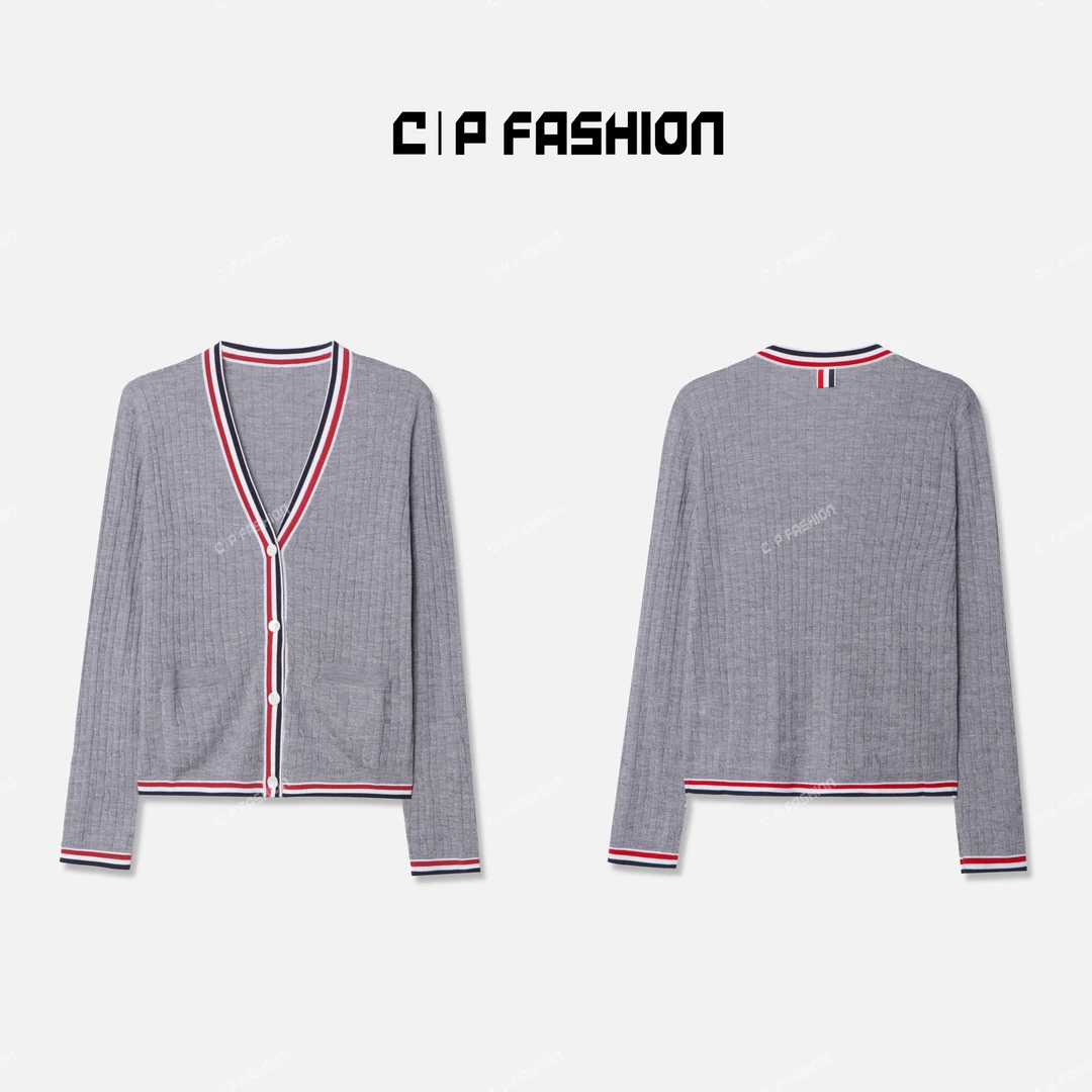 Chlisdinacoco丨“栢蚀從焕”学院风针织开衫J00768KS243