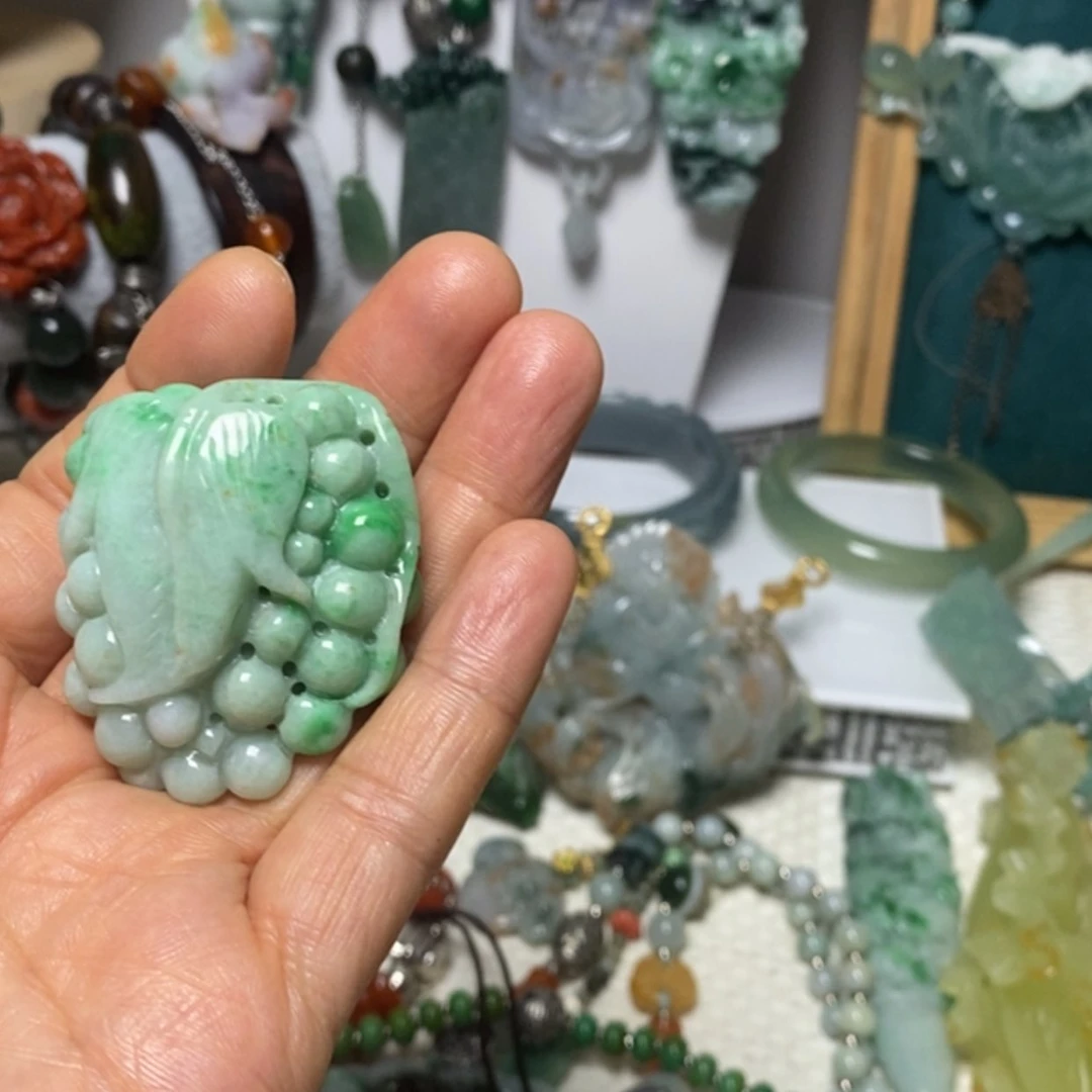 【闪购商品】翡翠吊坠(赠链)未镶嵌