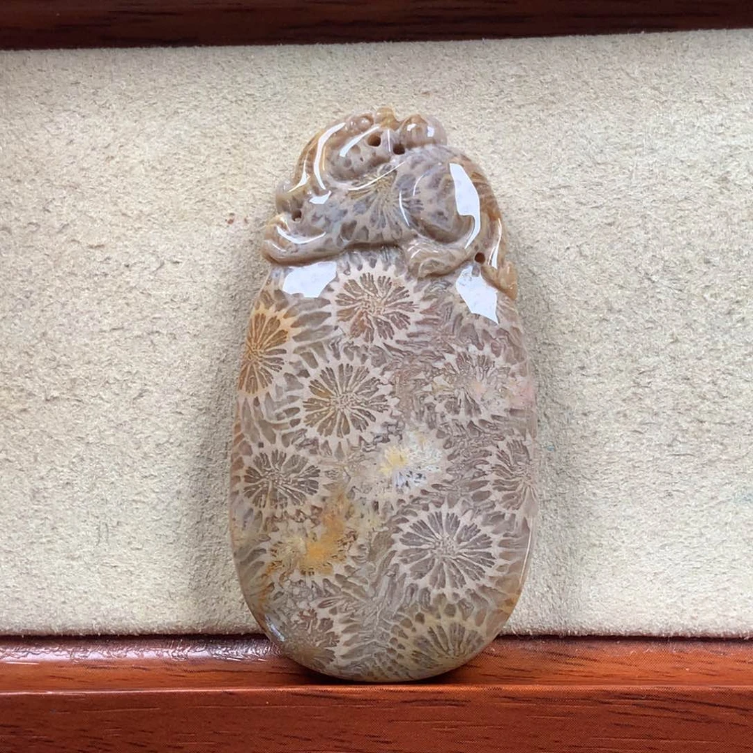 未镶嵌漏100/个。13硅化珊瑚（珊瑚玉）