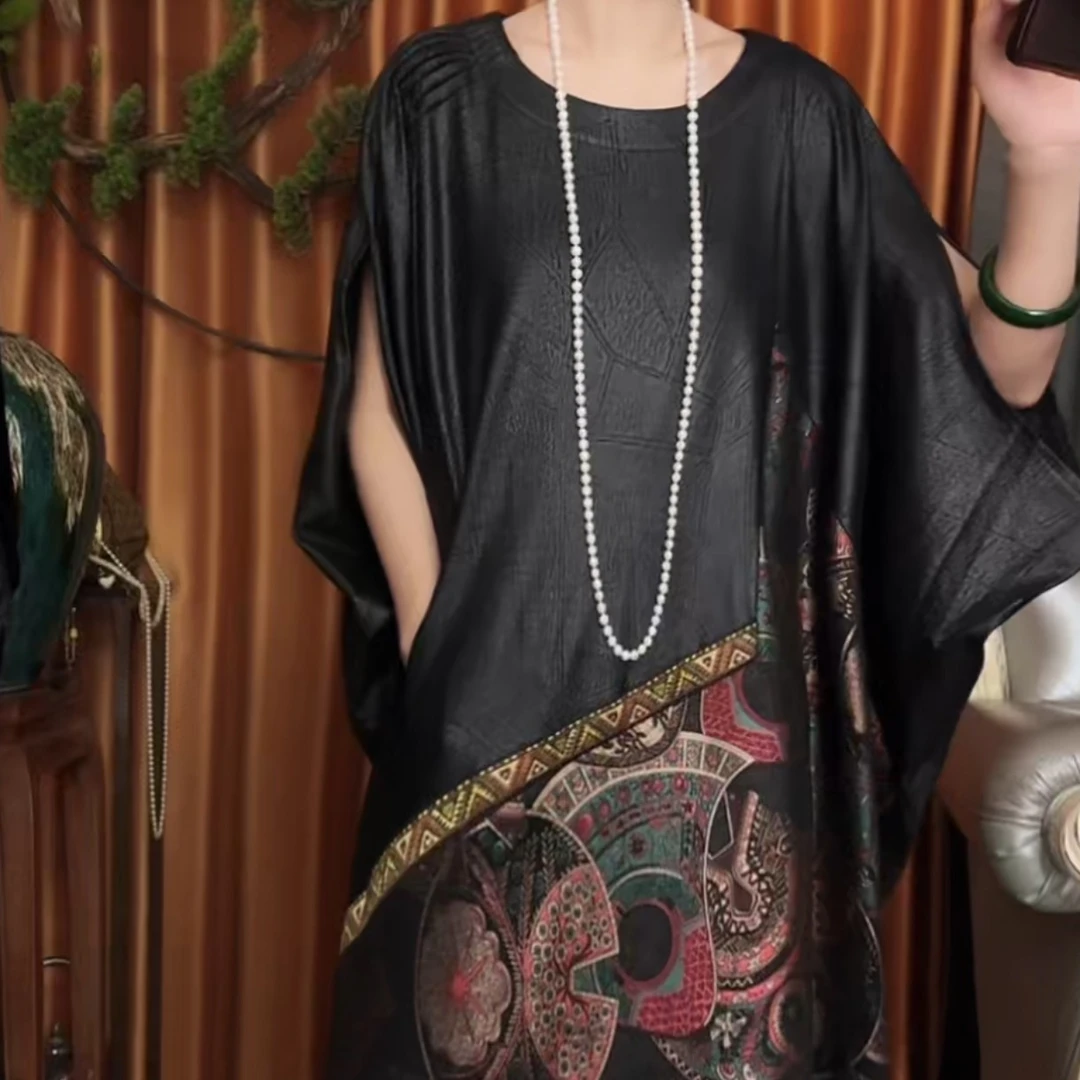 红黑拼接大版型连衣裙