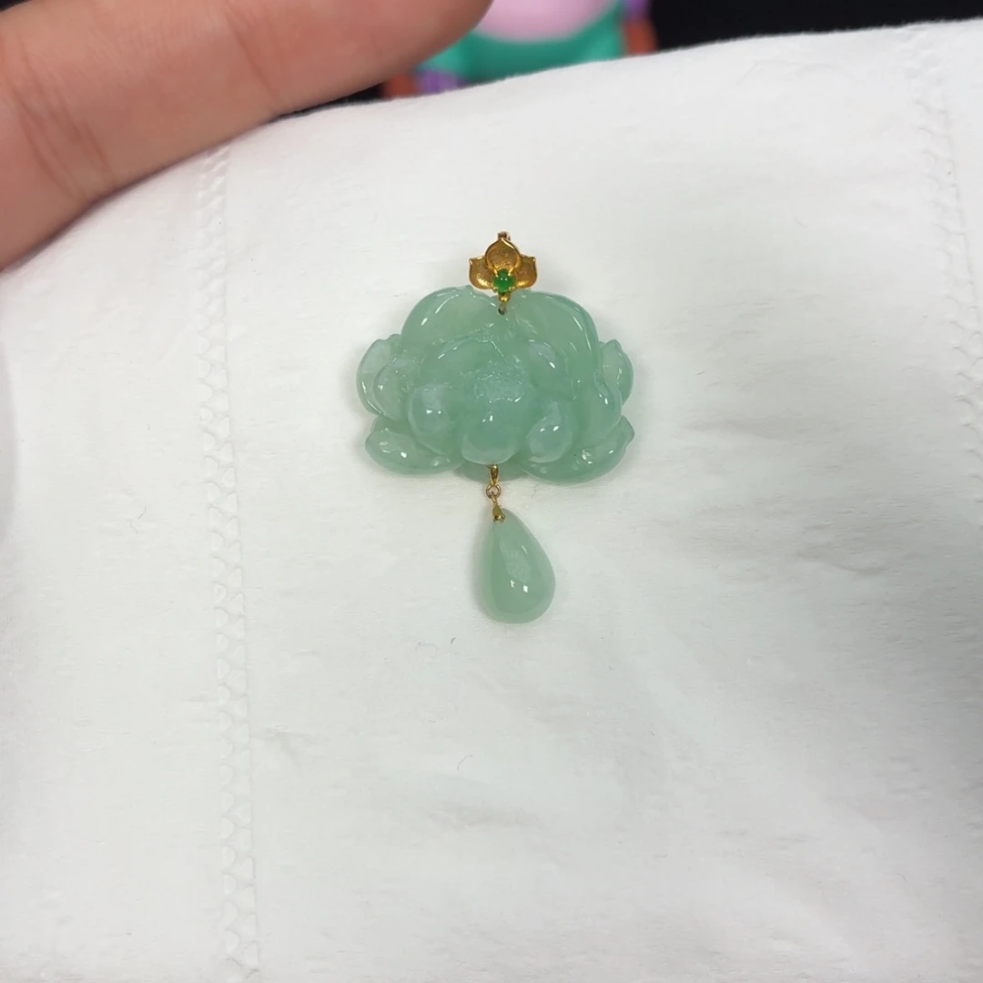 翡翠18K金镶嵌颈饰莲花