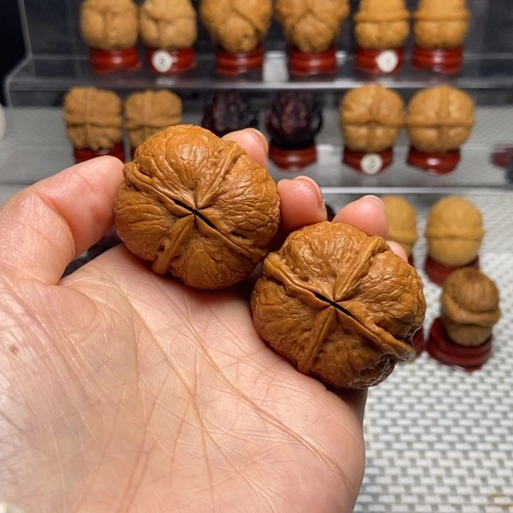 文玩核桃把件50峭壁四棱