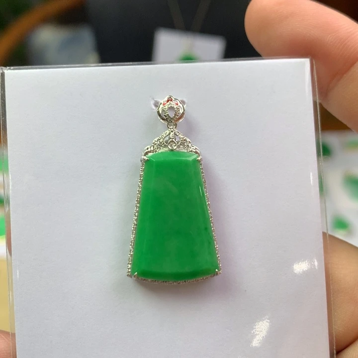 颈饰18K金镶嵌翡翠翡翠吊坠