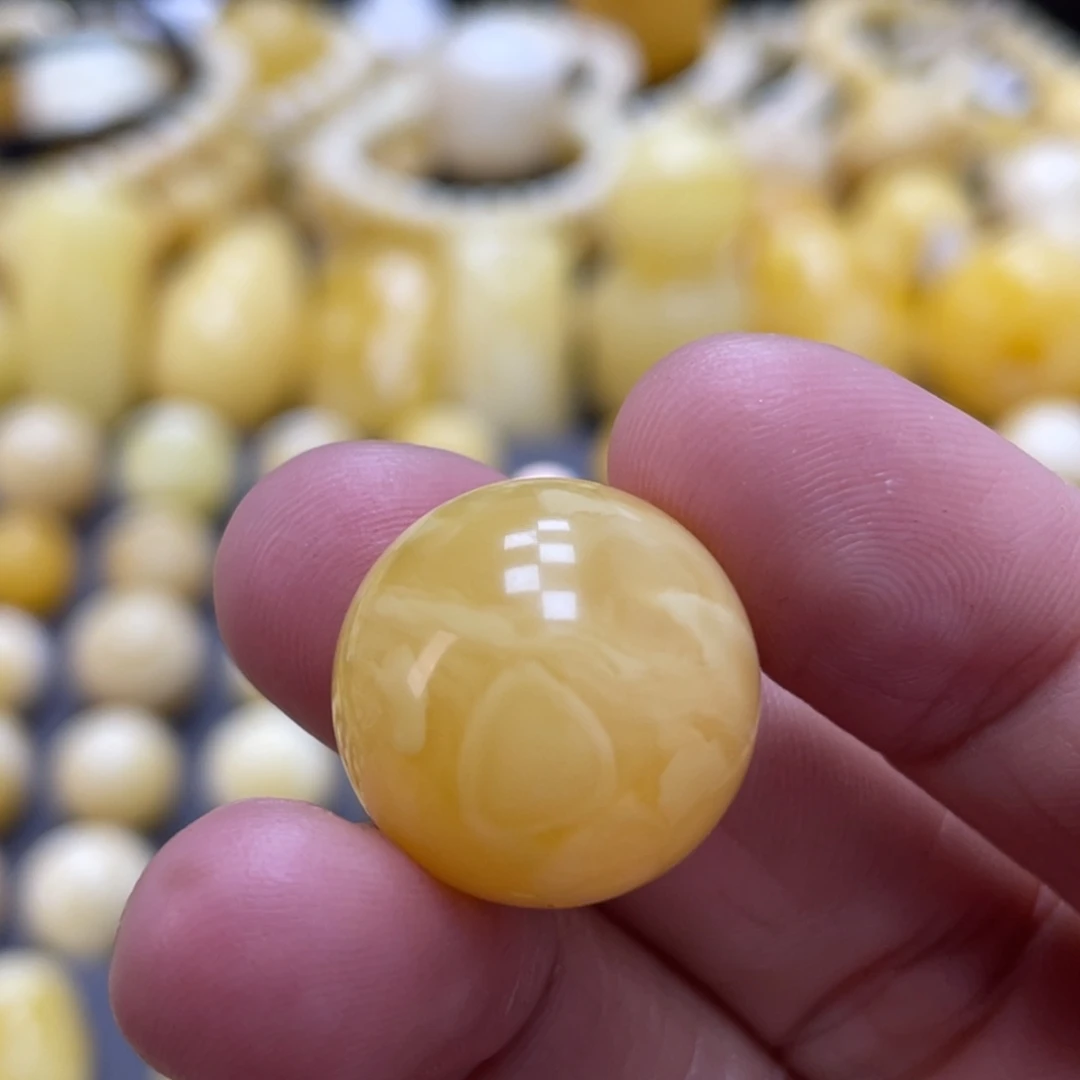 蜜蜡未镶嵌裸石18.4mm瑕疵