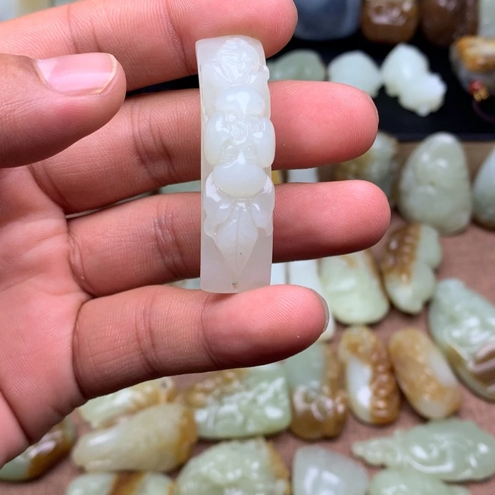 和田玉（糖玉）未镶嵌颈饰