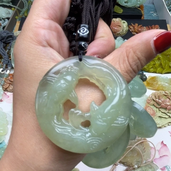 蛇纹石玉未镶嵌颈饰