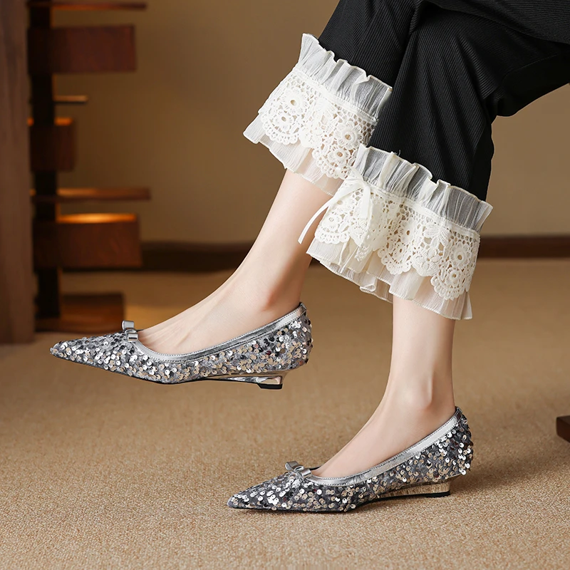 3CM银色时尚亮片蝴蝶结单鞋2025春季新款尖头浅口坡跟一脚蹬女鞋