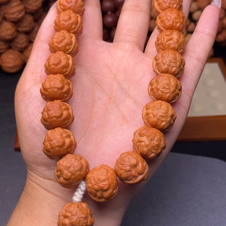 猴头核桃吊坠蟾王手持